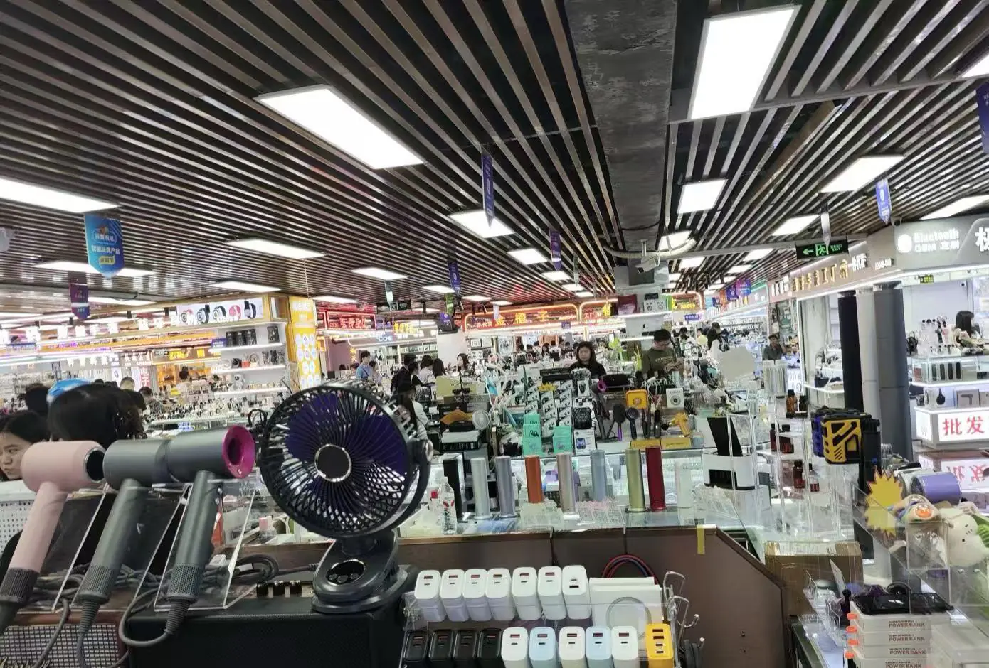 Yuanwang Digital Mall inside