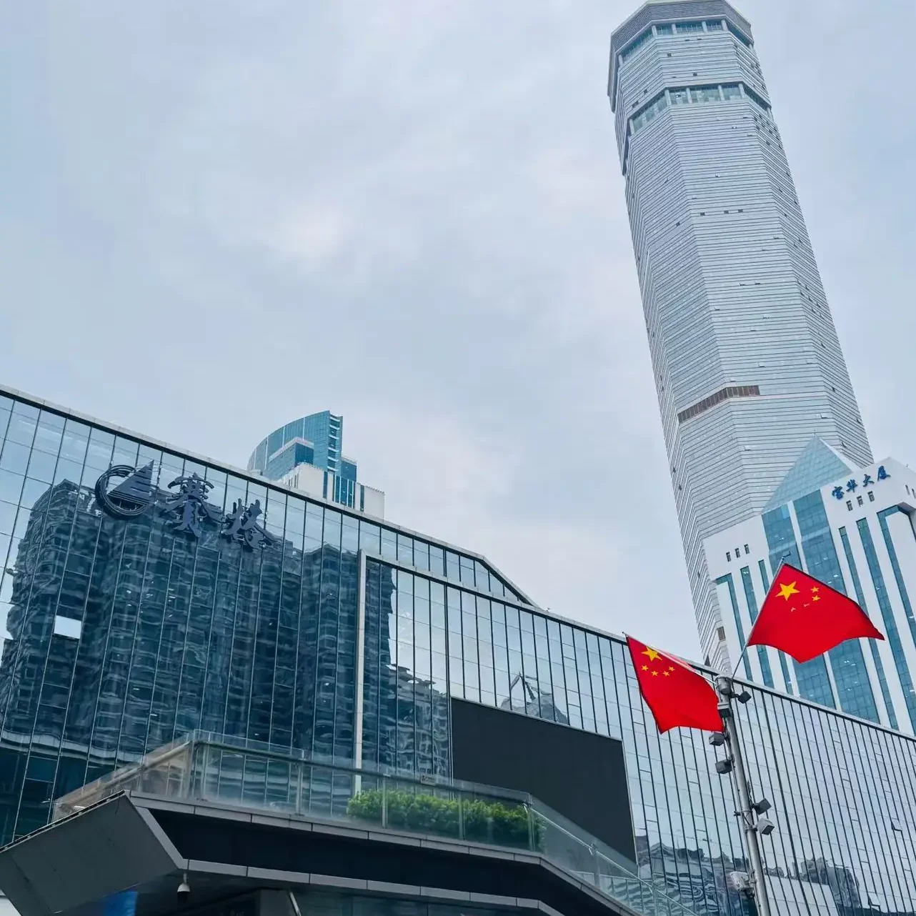 hauqiangbei electronics market