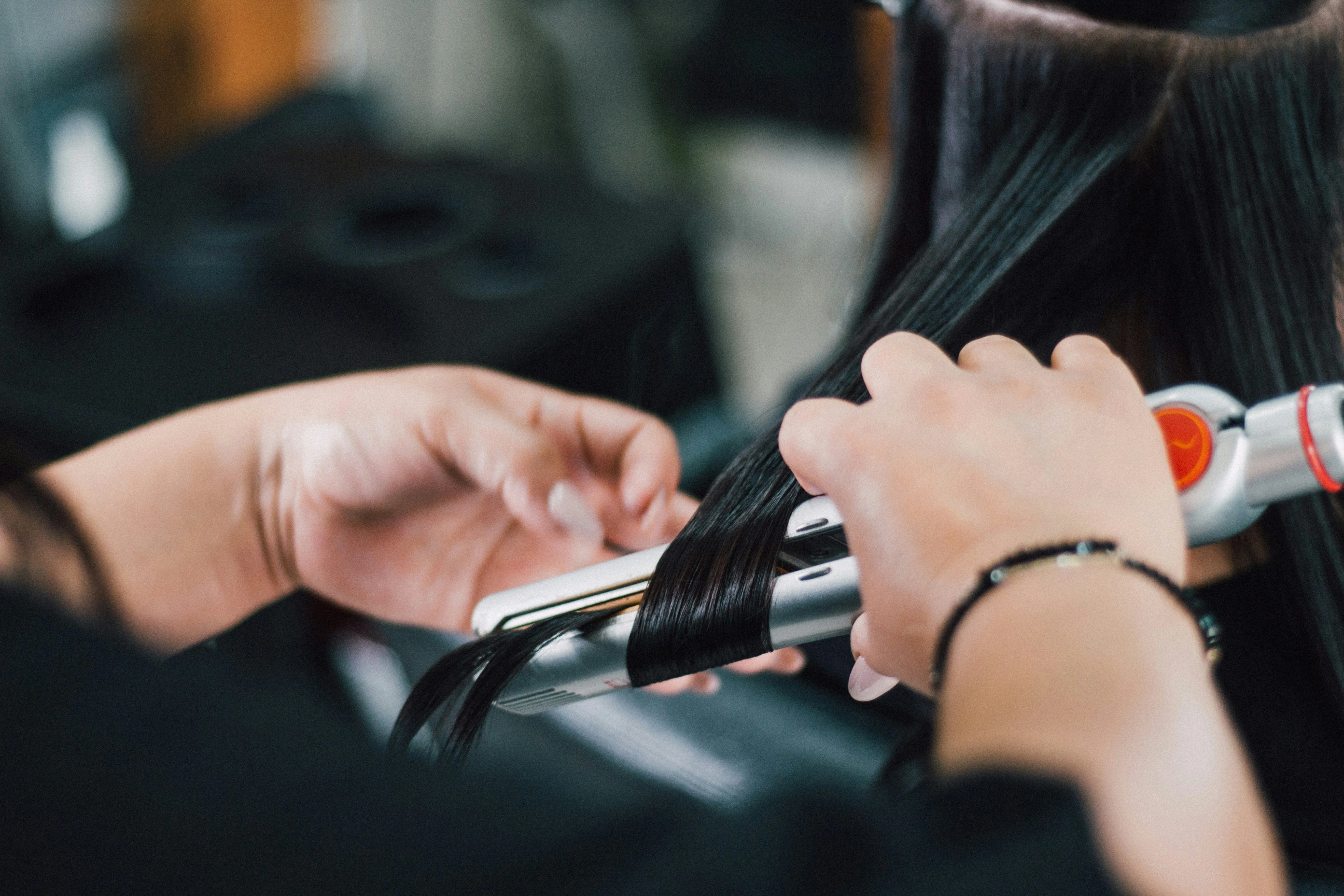 Hair Styling Tools Wholesale: 7 Pro Tips for Sourcing & Import from China 7 giselle lazcano TnyHlxVnyhk unsplash