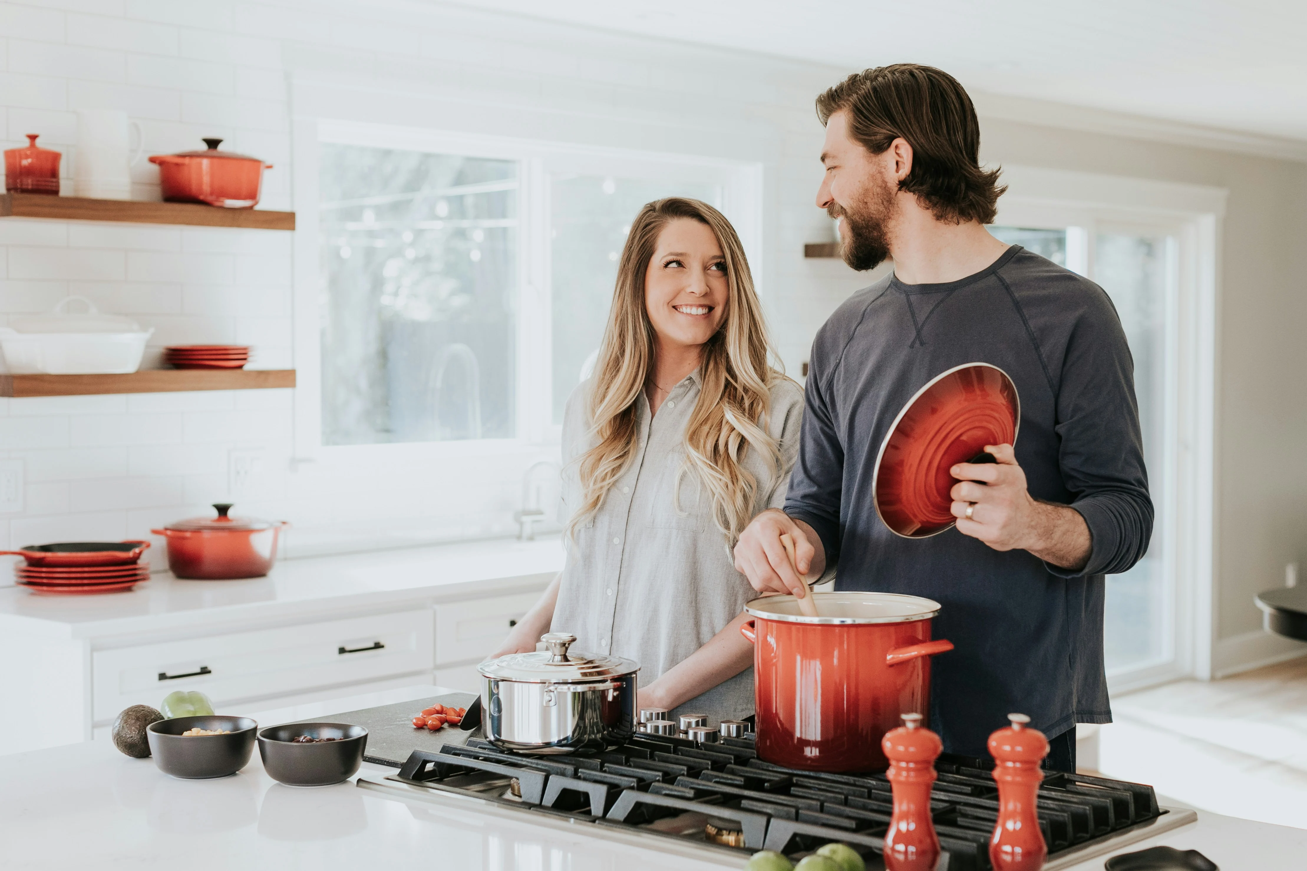 7 Essential Cookware Sets to Wholesale from China 8 becca tapert 2wq0ReWAM8I unsplash
