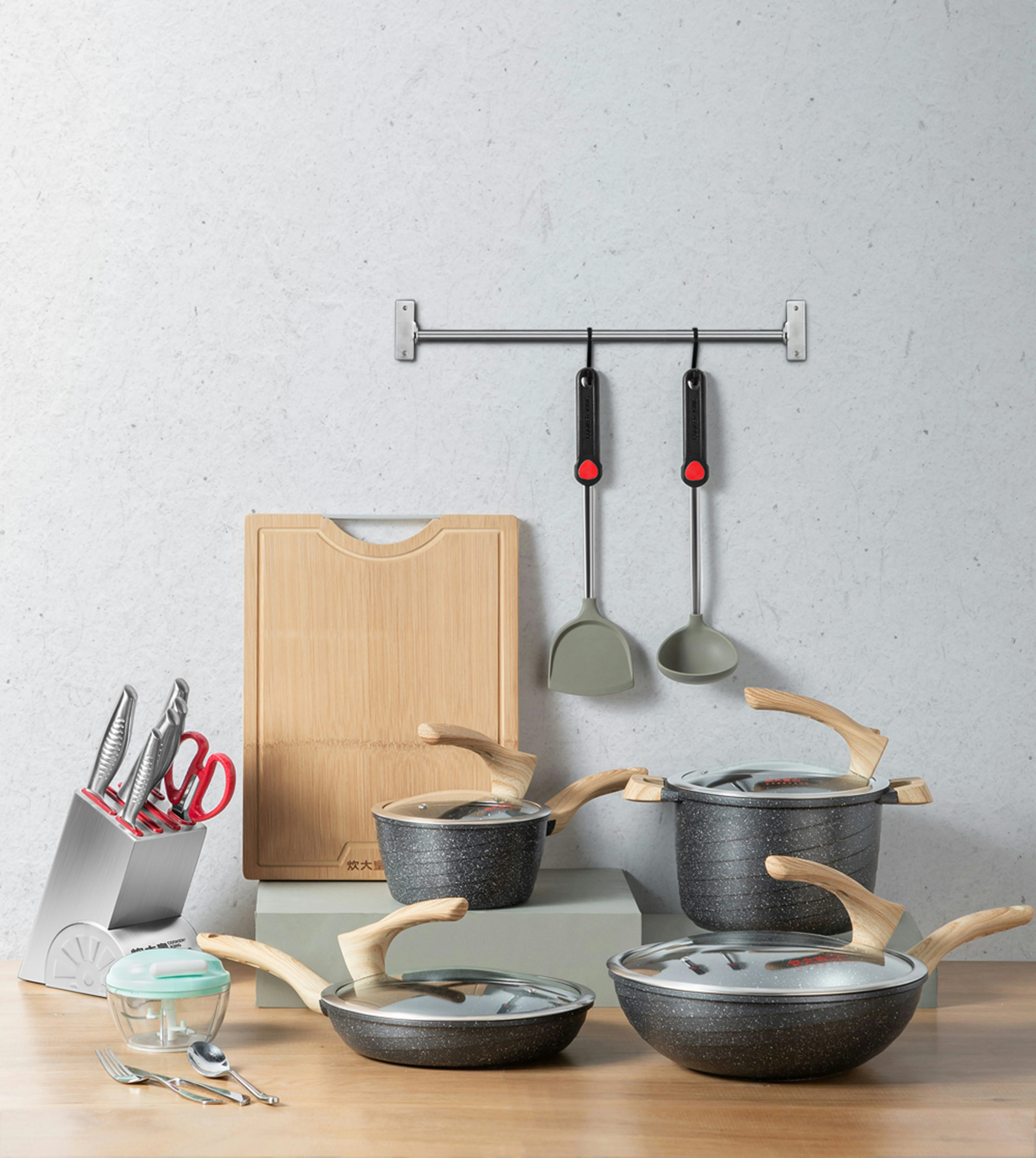 7 Essential Cookware Sets to Wholesale from China 9 cooker king Agqt3AAJjh0 unsplash