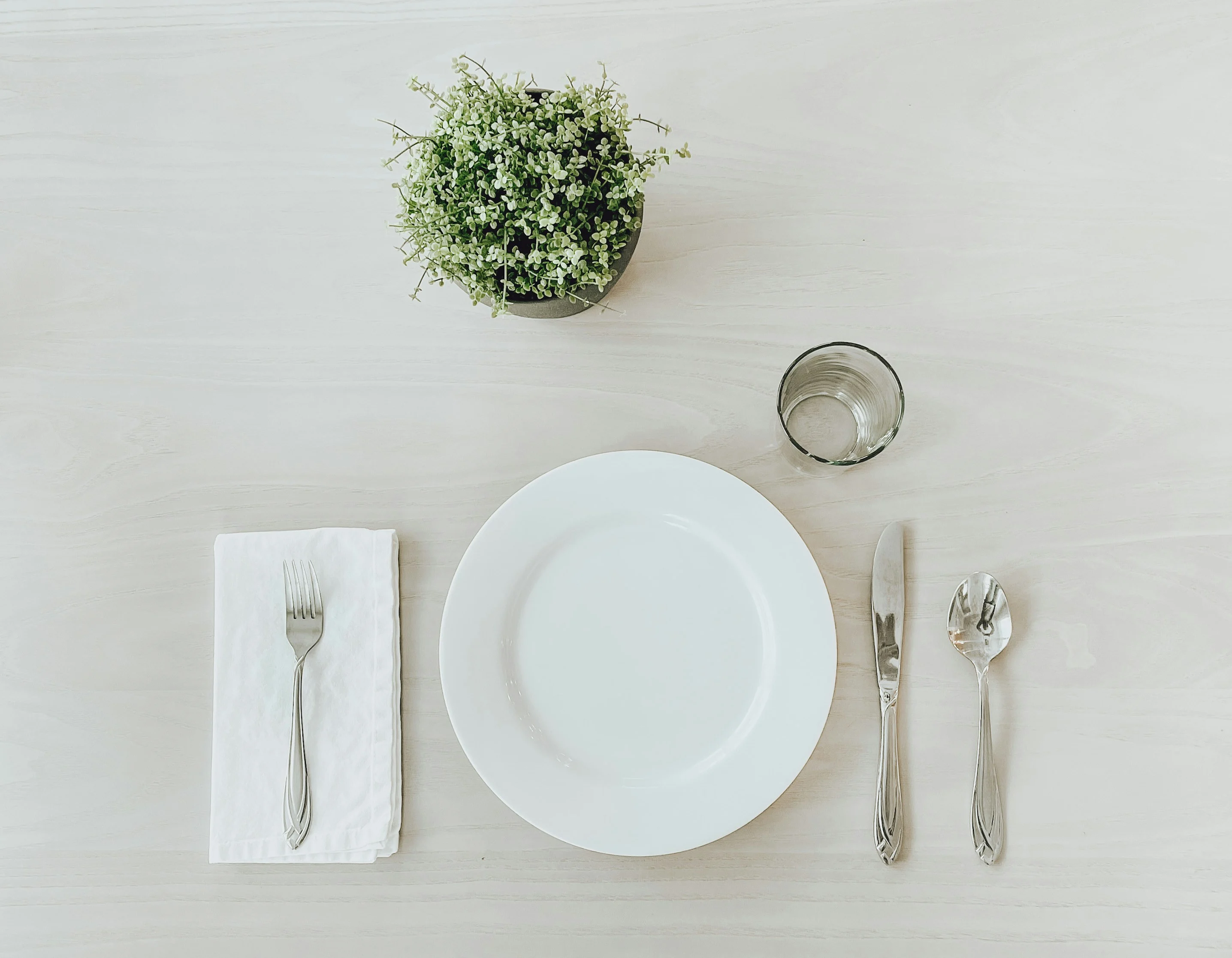 8 Essential Tableware & Serveware Products to Wholesale from China 10 karen sewell yLfsEMVbOWA unsplash